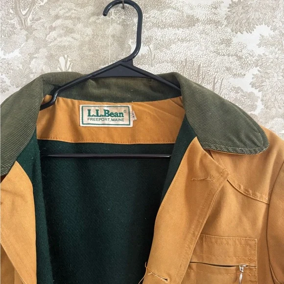 Vintage L.L. Bean Men's Brown Field Jacket with Green Collar - Picture 2 of 6